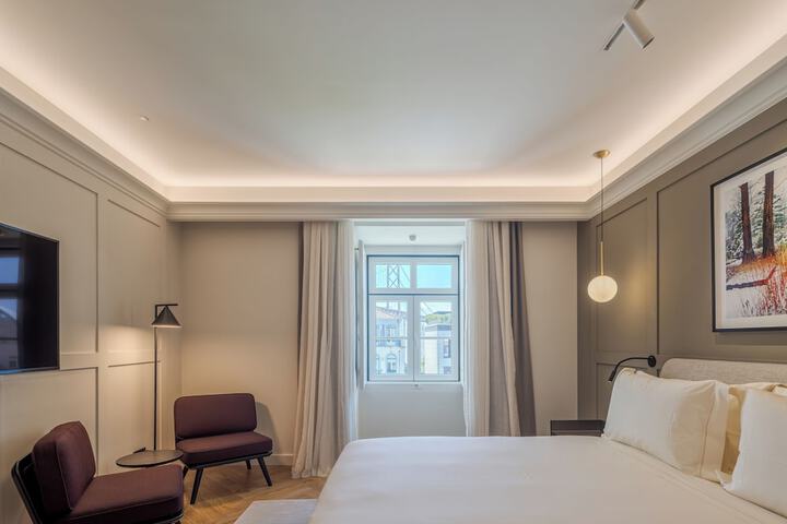 Room 4 of 80