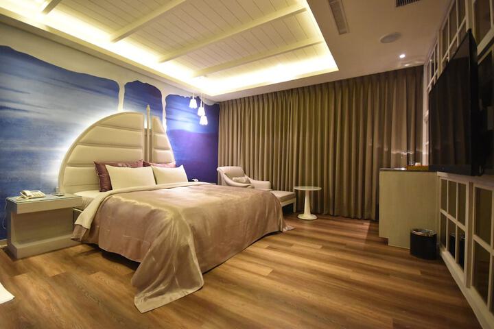 Room 3 of 37