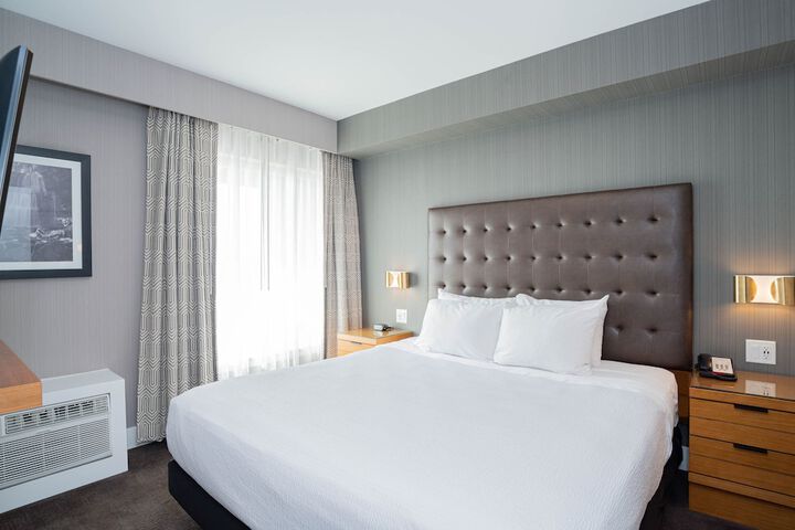 1 King Bed (16 of 29)