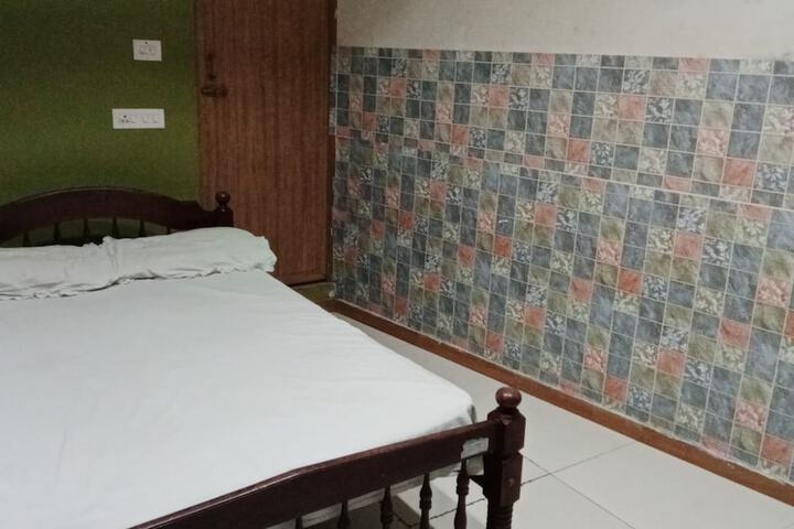 Room 10 of 20