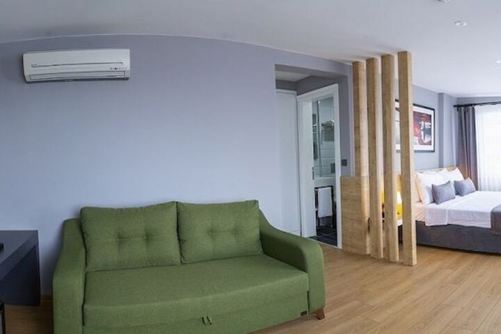 Room 18 of 28
