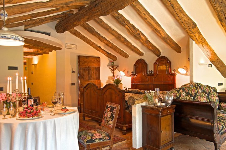 Room 4 of 53