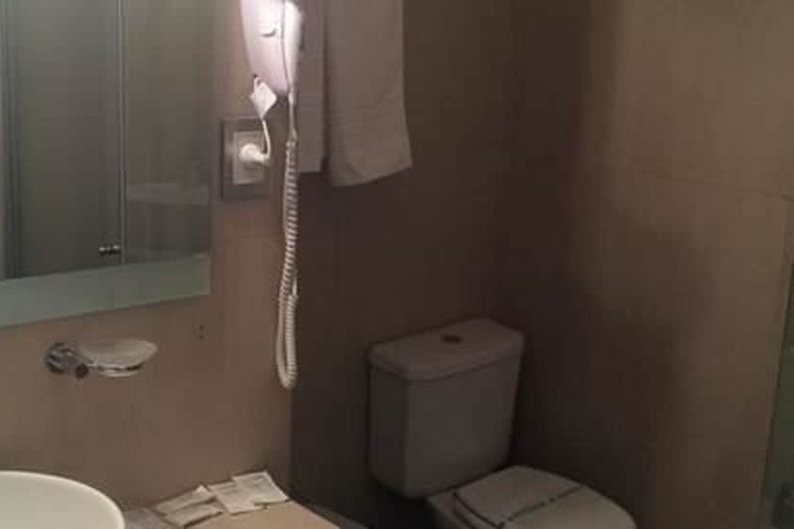 Room 10 of 17
