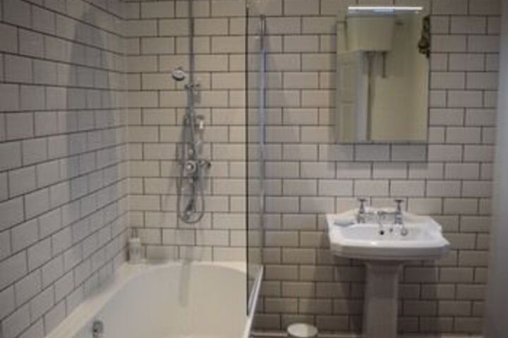 Room 14 of 18