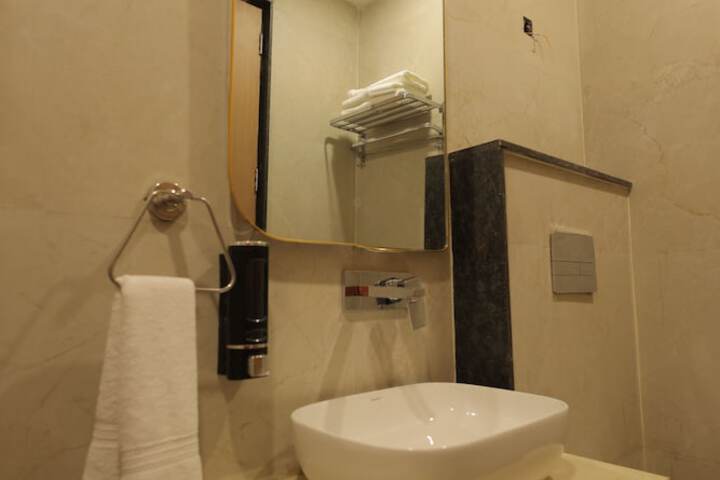 Room 53 of 83