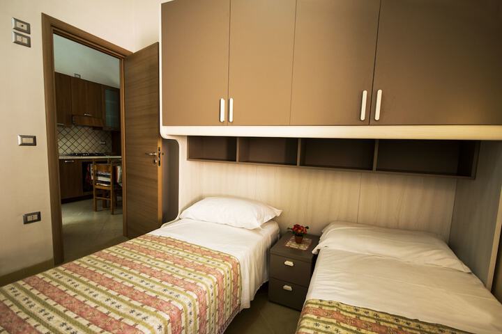 Room 4 of 76