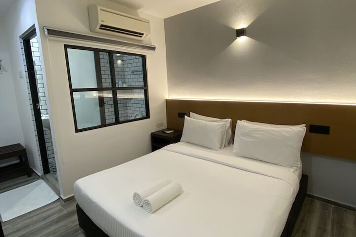 Room 42 of 102