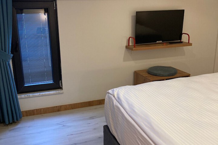 Room 7 of 67