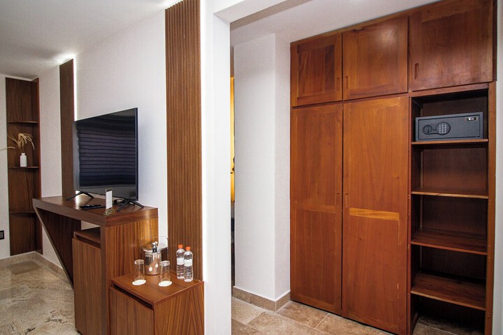 Room 30 of 51