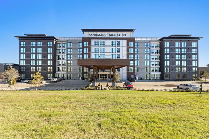 Sandman Signature Dallas Las Colinas Hotel &  Suites in Irving, TX