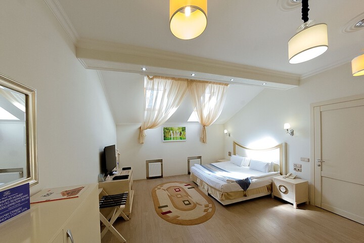 Room 21 of 76