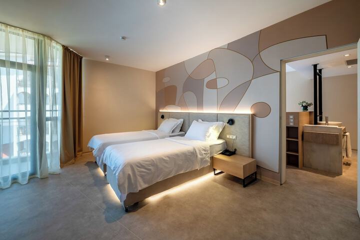 Room 14 of 32