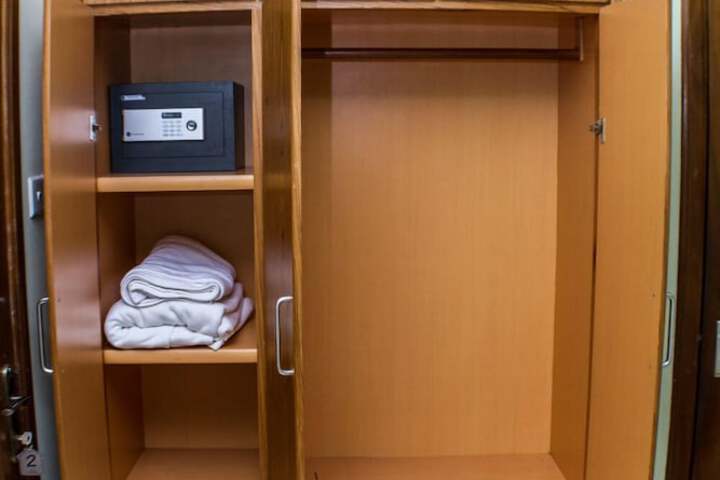 Room 33 of 58