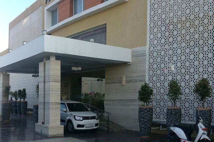 Hotel 32 of 32