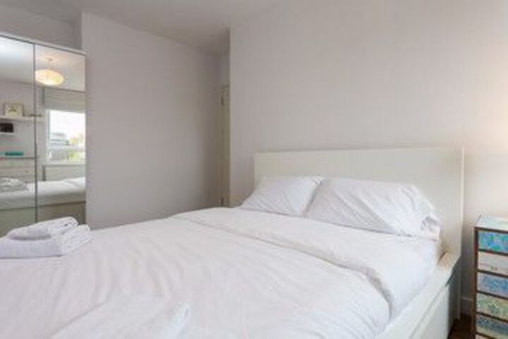 Room 11 of 28