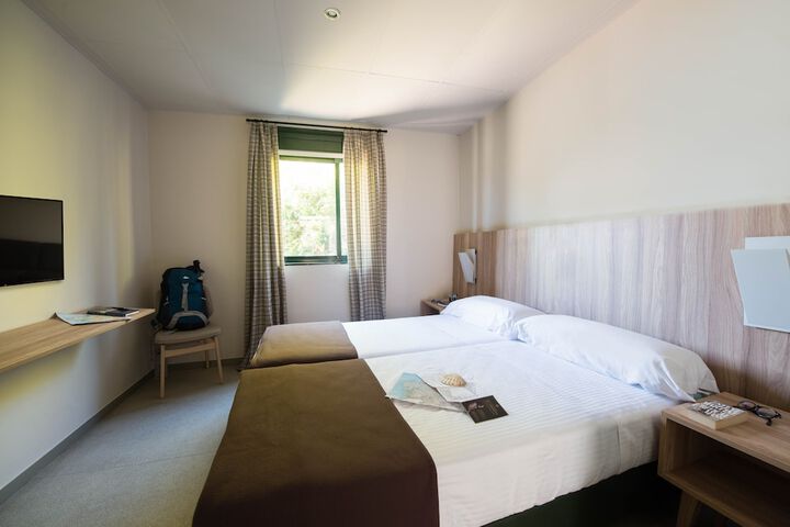 Room 11 of 33