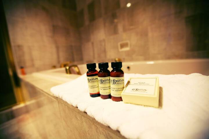 Bathroom amenities