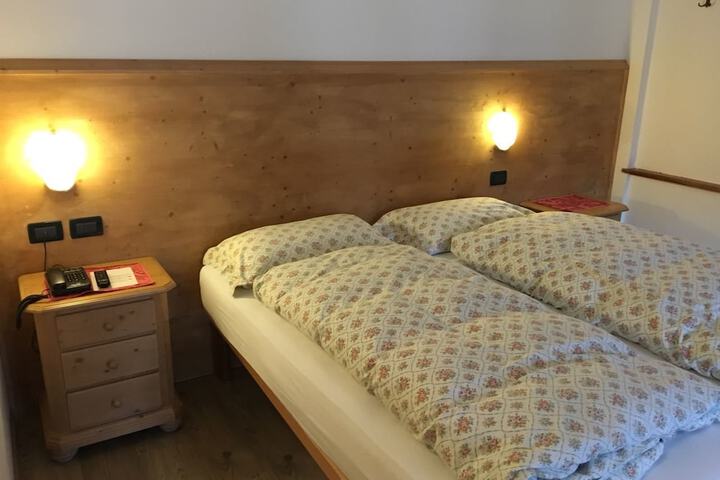 Room 9 of 33