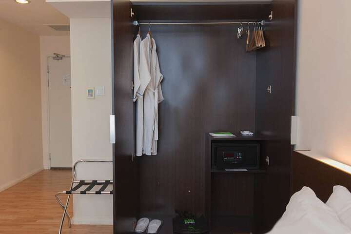 Room 5 of 39