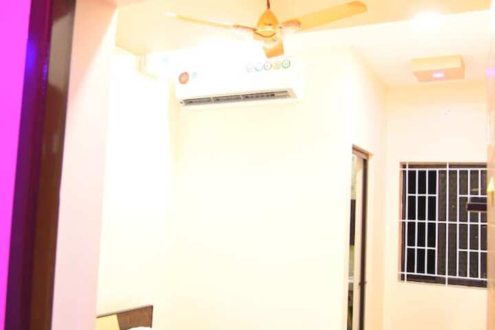 Room 10 of 31