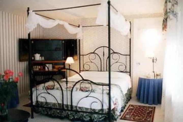 Room 4 of 84