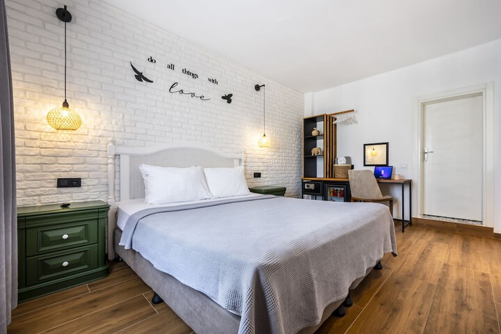 Room 30 of 113