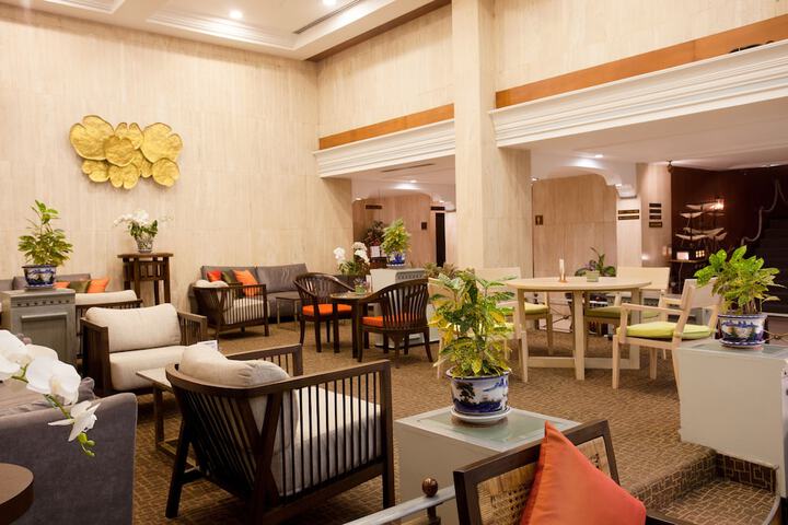 Hotel Lobby
