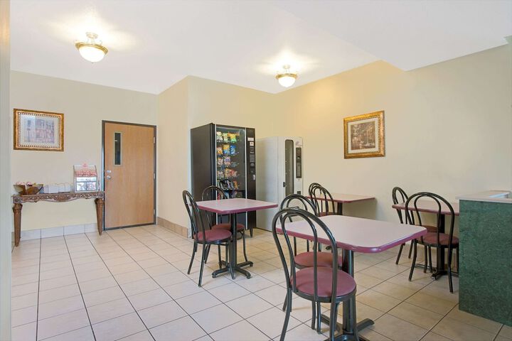 Breakfast/Coffee Service 12 of 13