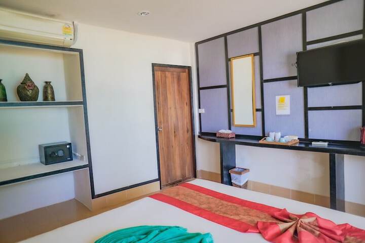 Room 27 of 86