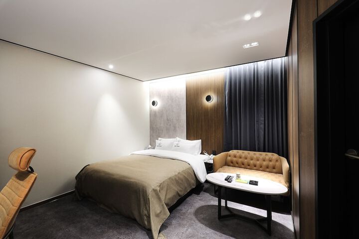 Room 47 of 74