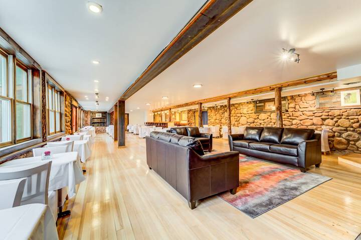 Banquet hall