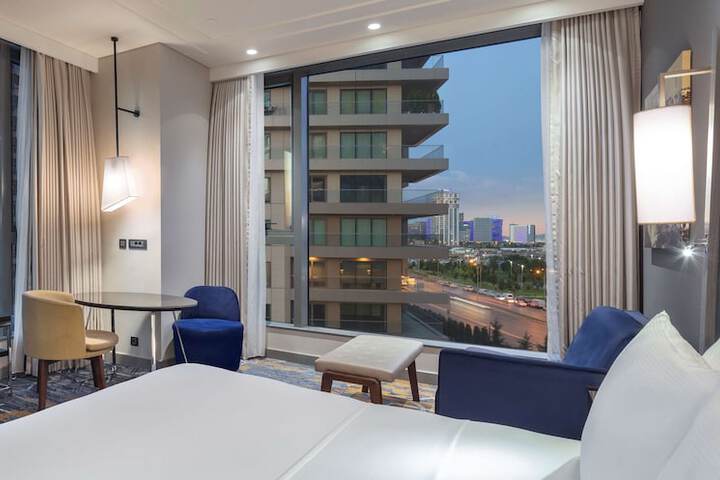 Room 5 of 96