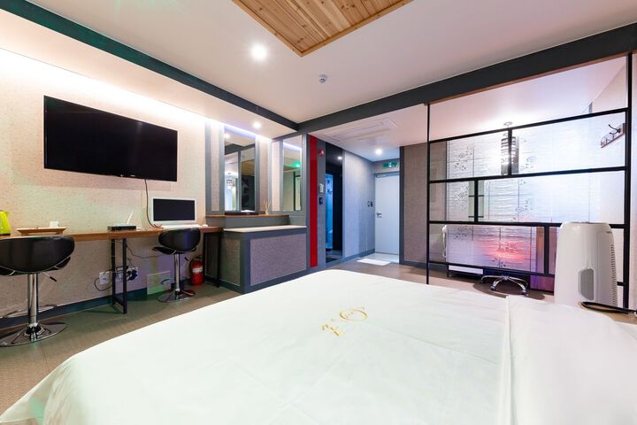 Room 22 of 50