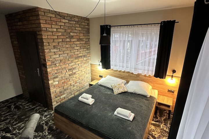 Room 5 of 110
