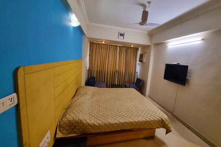 Room 12 of 40