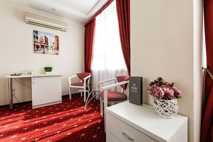 Room 20 of 102