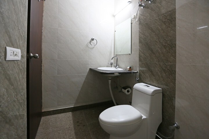 Room 10 of 17