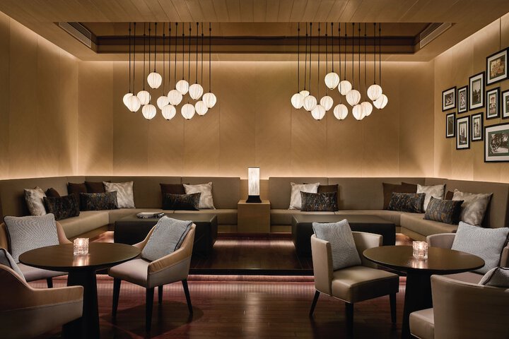 Lounge 77 of 121