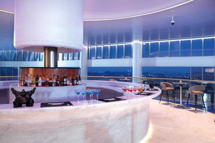 Lounge 101 of 126