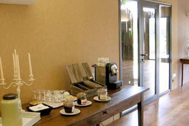 Breakfast/Coffee Service 2 of 24