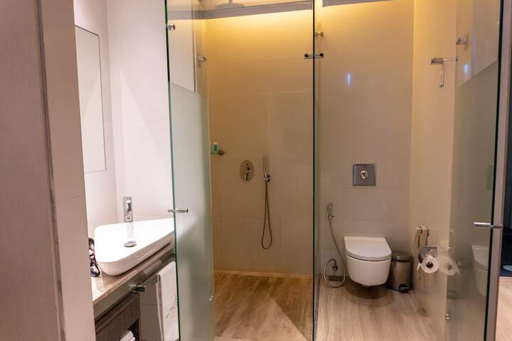 Room 121 of 204