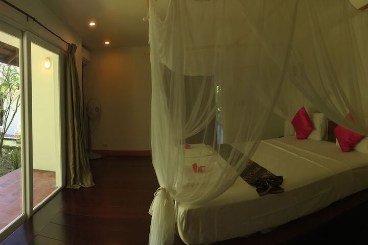 Room 17 of 153