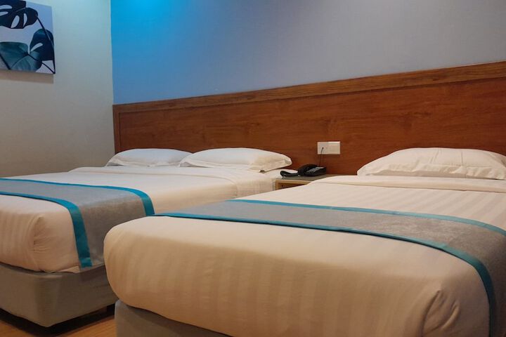 Room 5 of 8