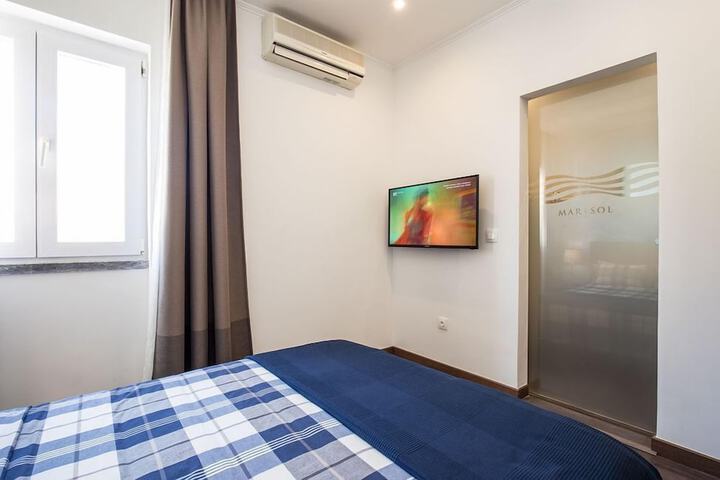 Room 17 of 38