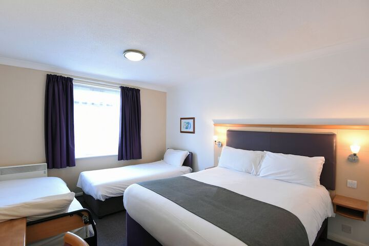 Room 2 of 27