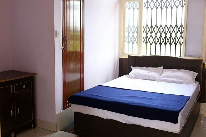 Room 6 of 11