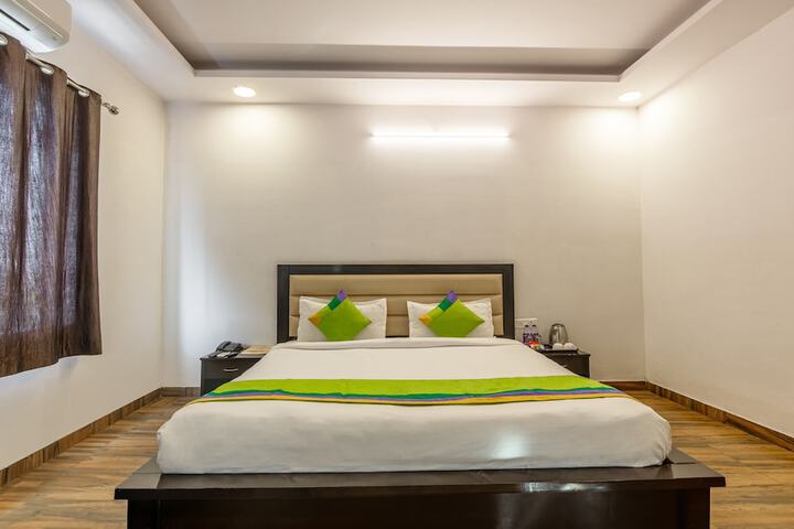 Room 13 of 38