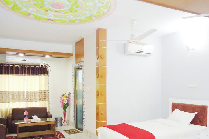 Room 9 of 36