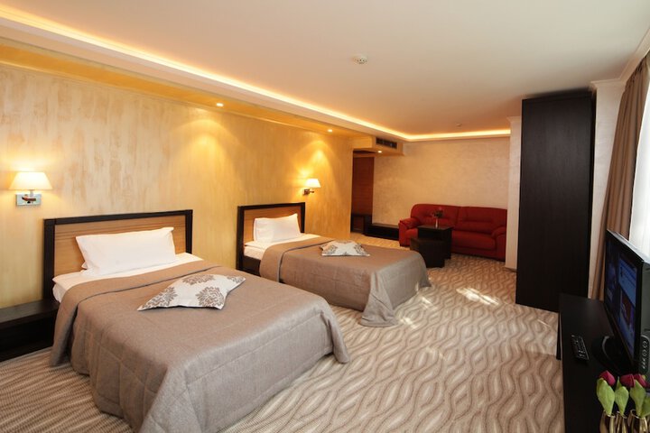 Room 9 of 82