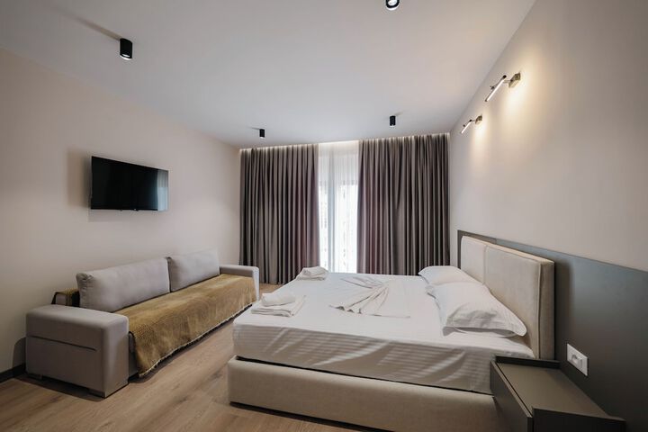 Room 5 of 37